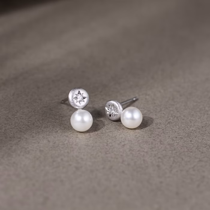 Star Signet Poetic Pearl Earrings