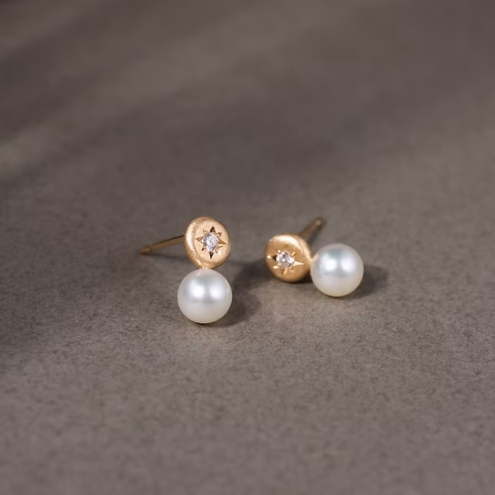 Star Signet Poetic Pearl Earrings