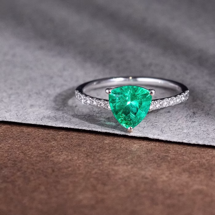 Russian Trilliant Emerald Ring with Diamond